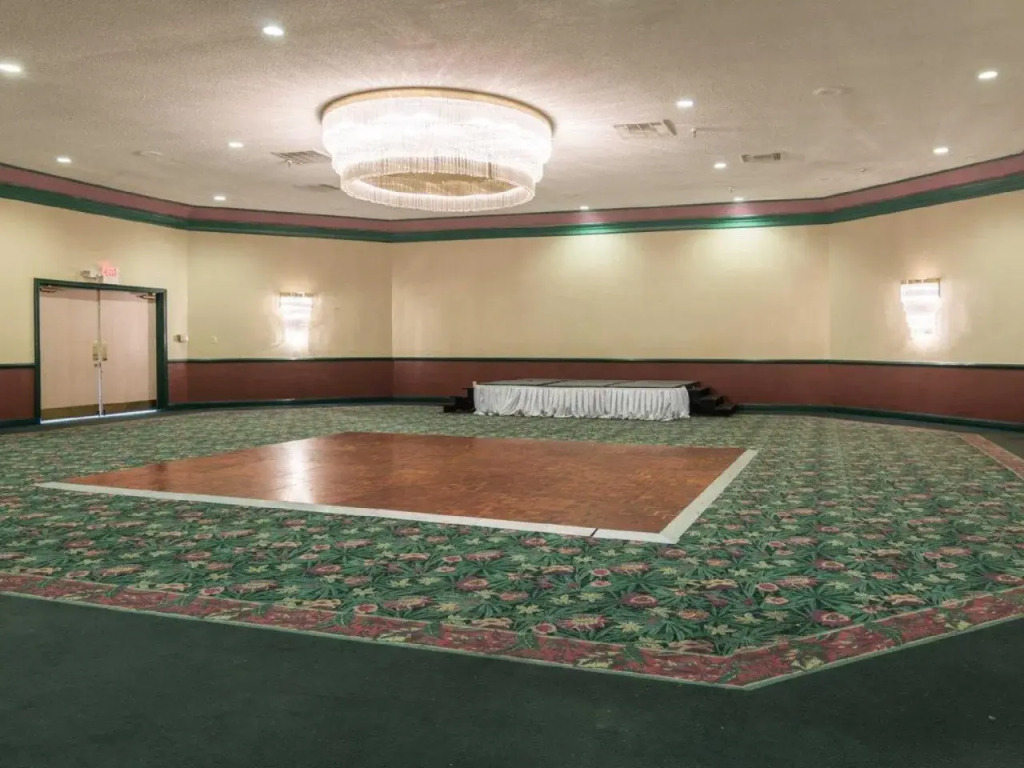 Rodeway Inn & Suites At the Casino