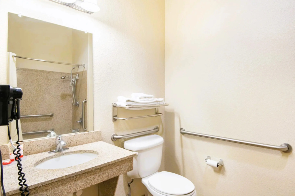 OYO Townhouse Clute Lake Jackson