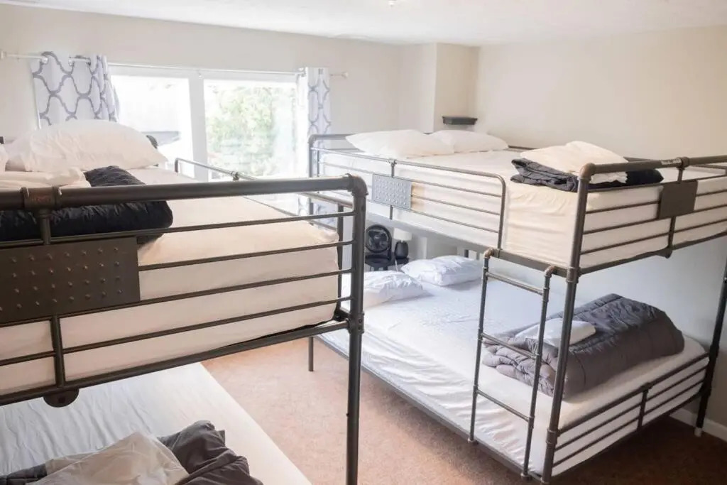 New 4 Bedroom House for Downtown Travelers!!!