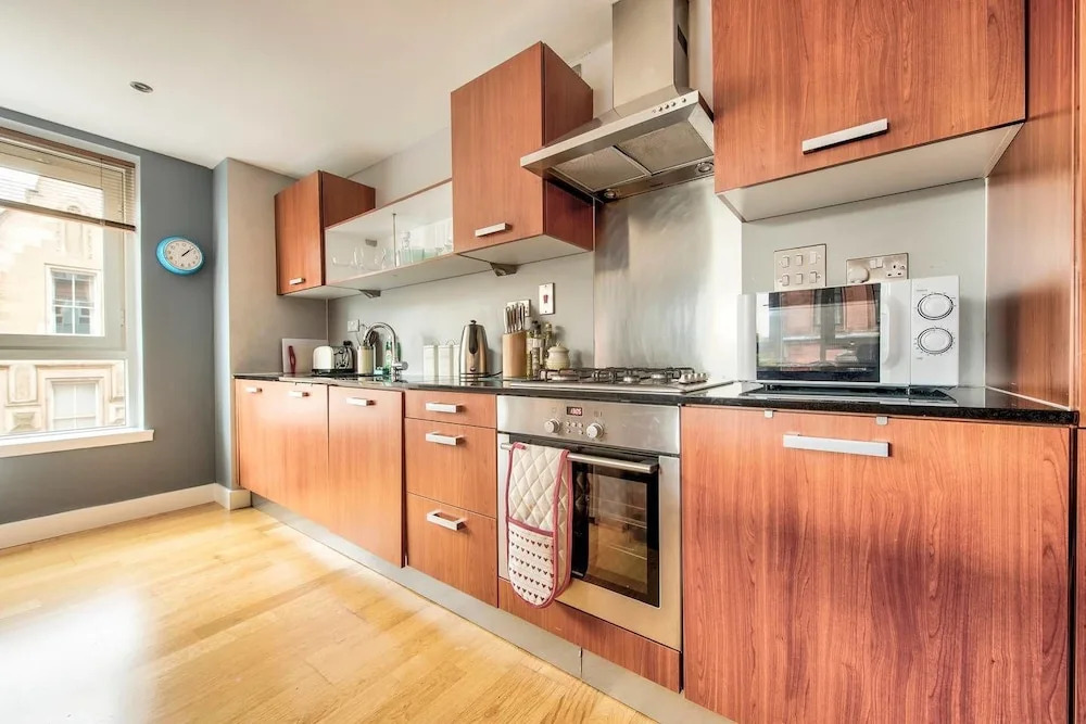 Modern 2 Bed Merchant City Apt With Lift!