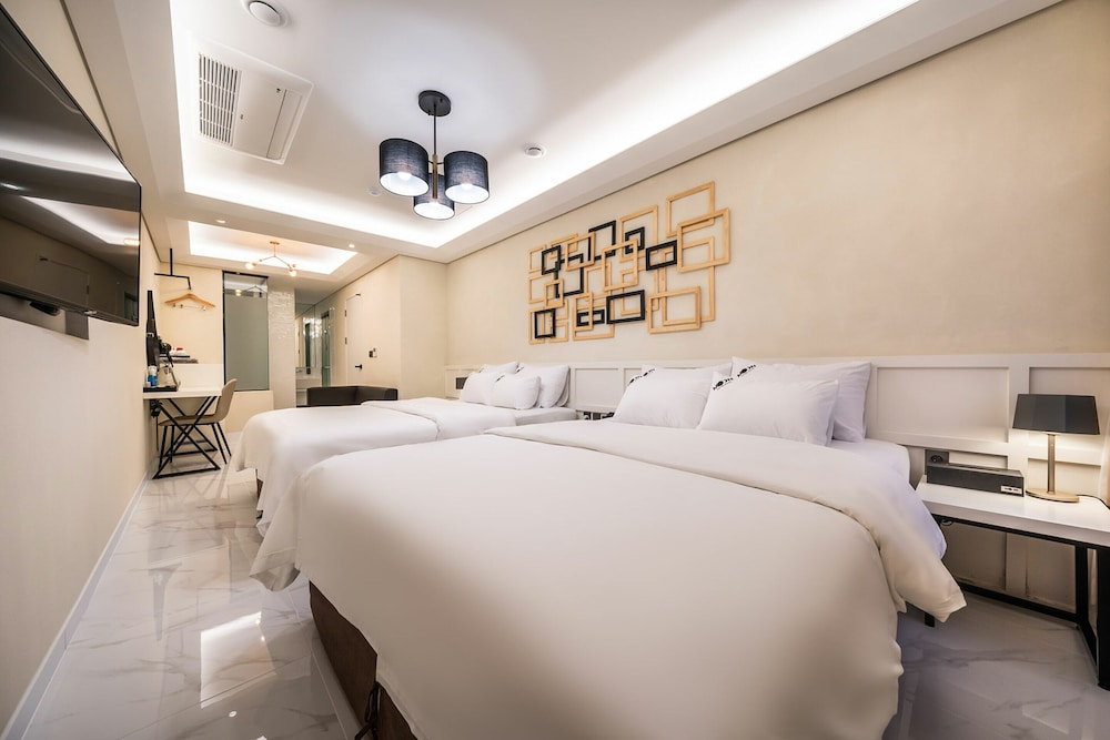 Hotel Moon