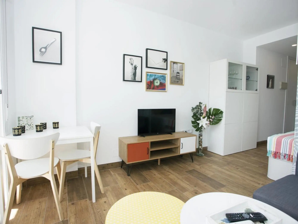Lovely Quiet & Center Sea Views