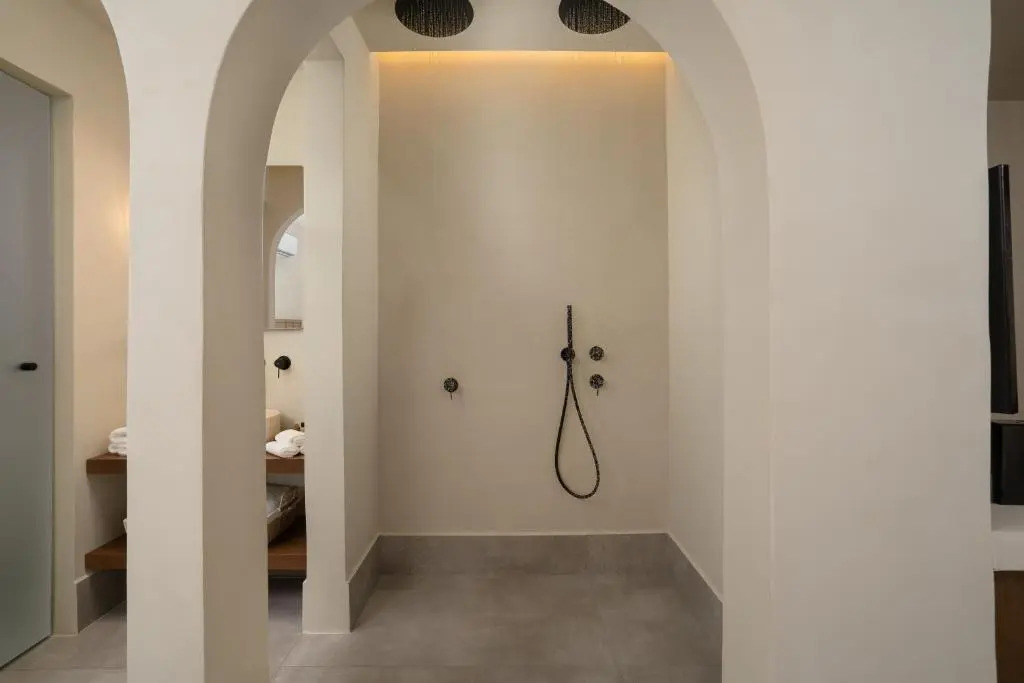 Polis of Naxos Stylish Suites