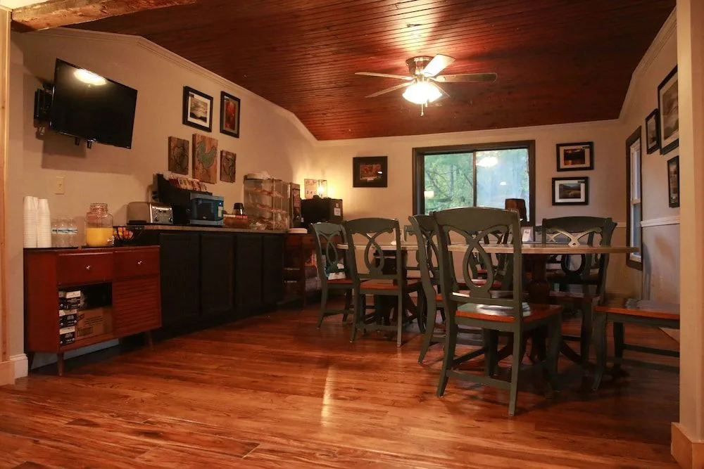 Riverside Lodge at Chimney Rock