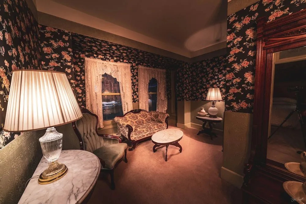 St. Elmo Hotel