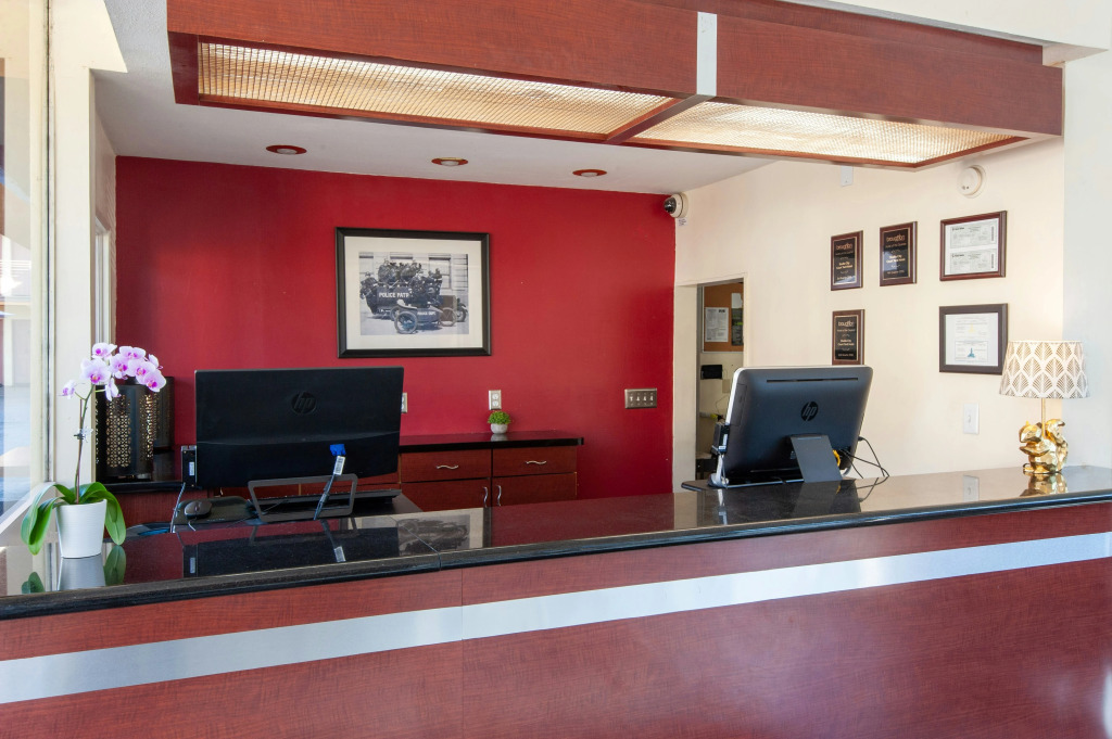 Studio City Court Yard Hotel