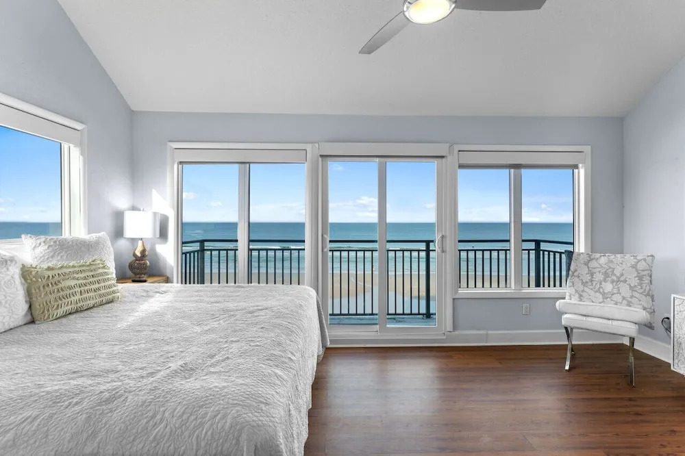 Oceanfront Pool House 7 Bedrooms 7 Bath 2 Kitchens