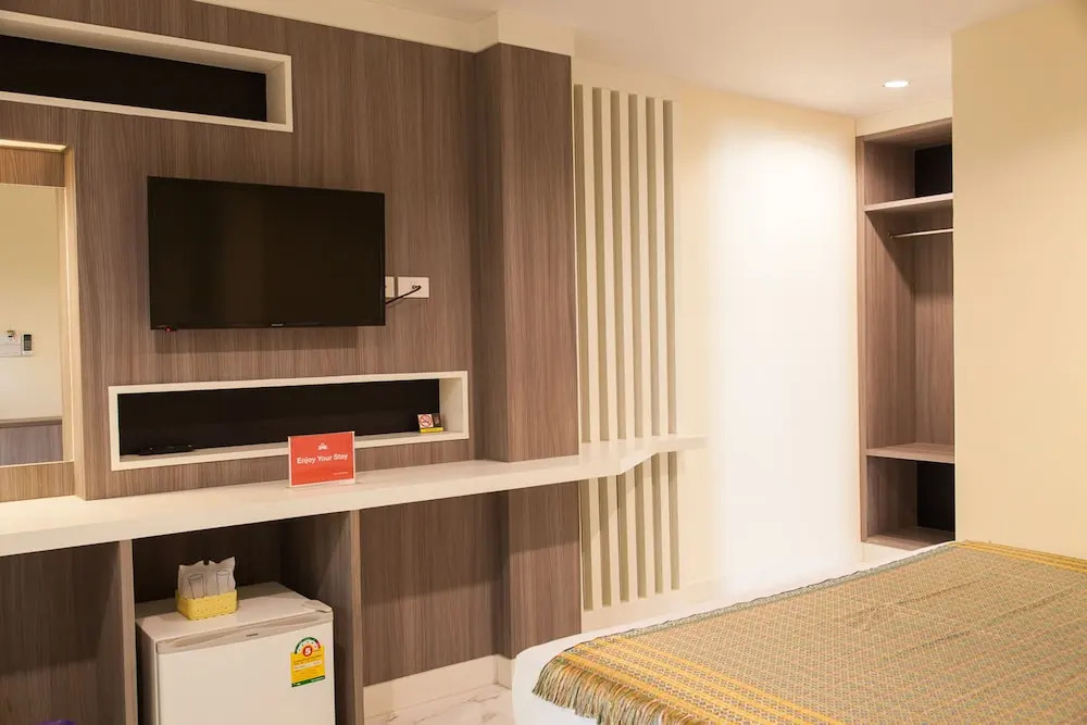 ZEN Rooms Samsen 3