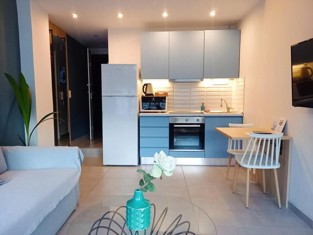 Bella Suite in the heart of the City Center, Parking