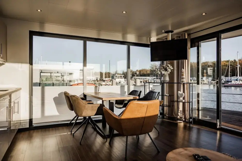 Modern Houseboat for 4 Guests