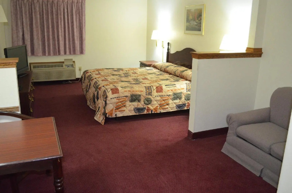 Super 8 Seymour