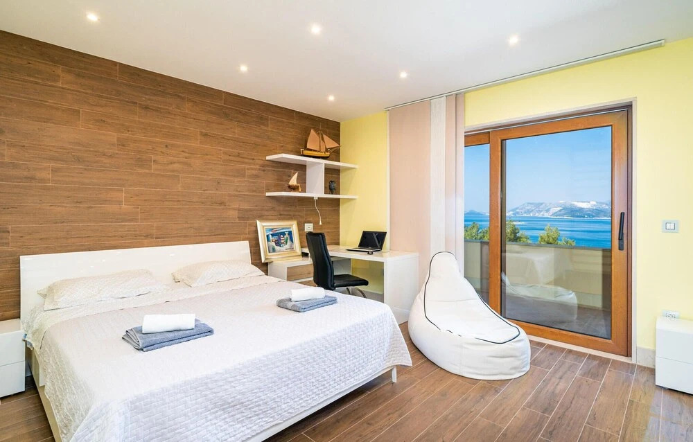 Awesome Home In Cavtat With Wifi