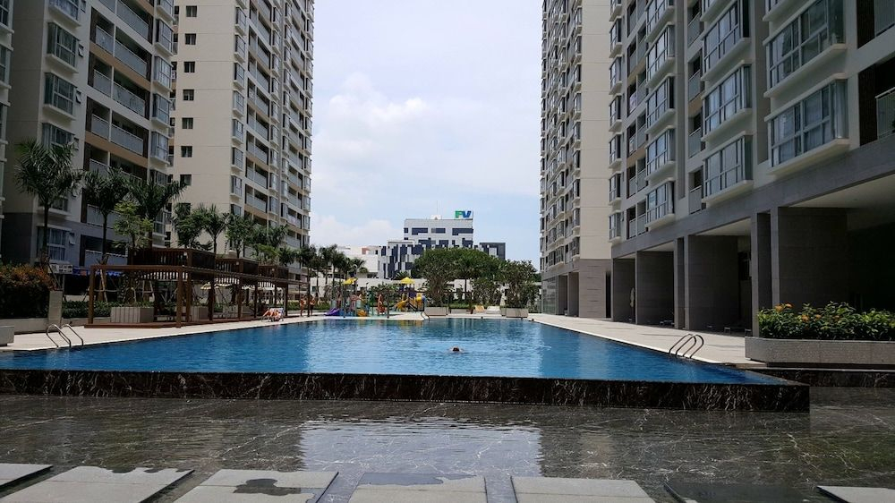 Henry Apt Expo Secc Goft SWPool F11th
