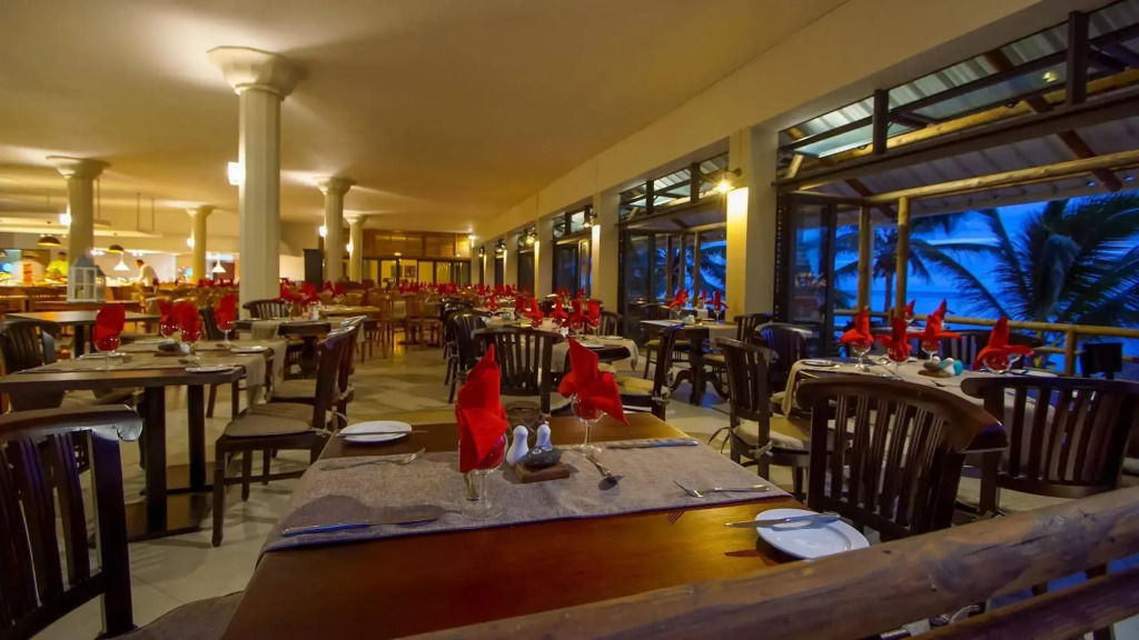 Le Peninsula Bay Beach Resort & Spa