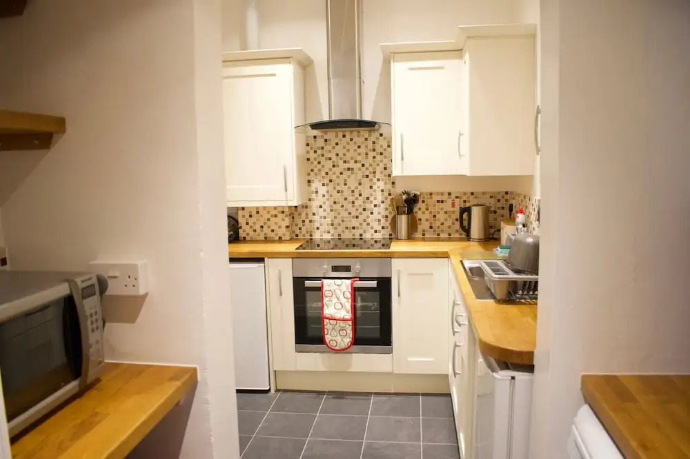 Bright 3 Bedroom Central Apartment