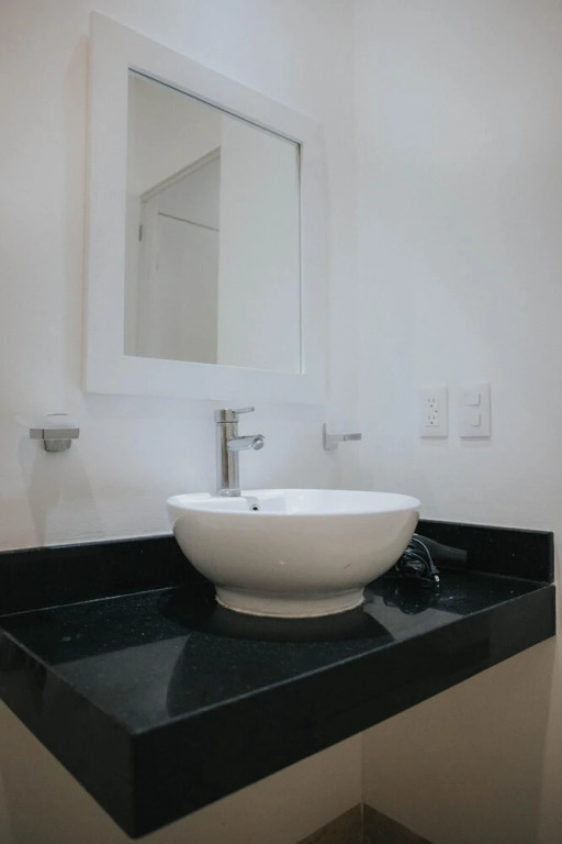 Amira Central 106