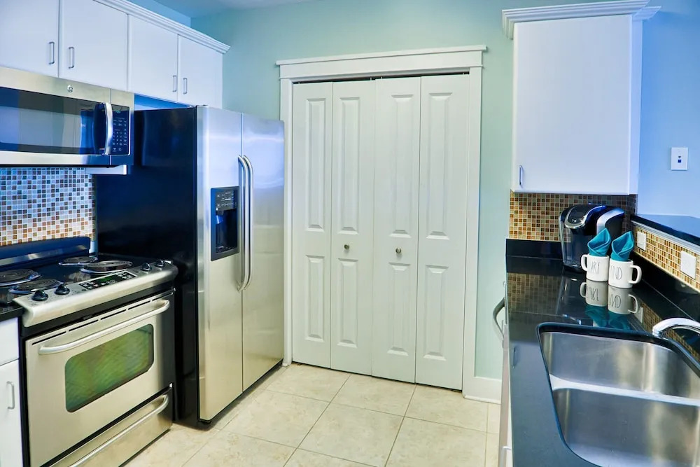 Waterscape A603 - 3 Br condo by RedAwning