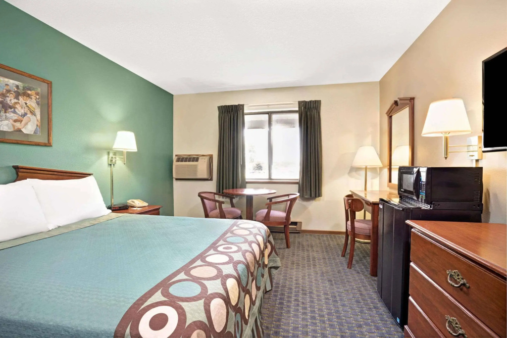 River Hill Inn & Suites