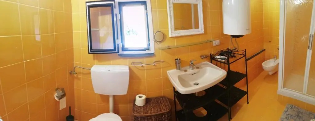 CASA LORENZO SULLE COLLINE DI LEVANTO e VICINO ALLE CINQUETERRE LT-0620