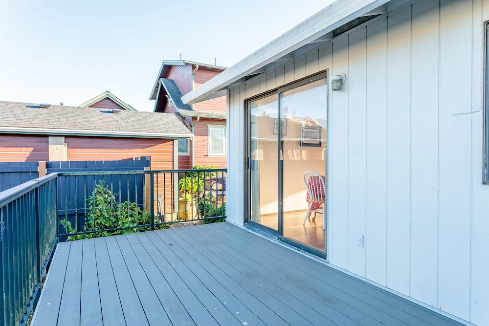 35 SW Hurbert St House - 3 Br home by RedAwning