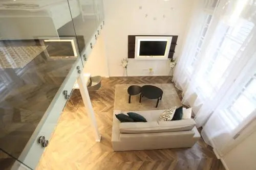 d.Five Riverside Suite