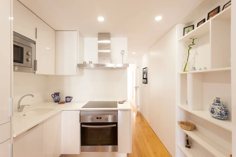 Moniz Blue One-Bedroom Apartment - by LU Holidays