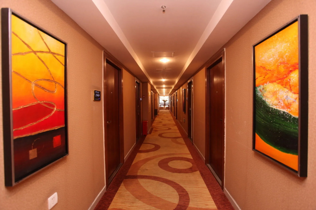 Chengdu Longhu Haibin Hotel