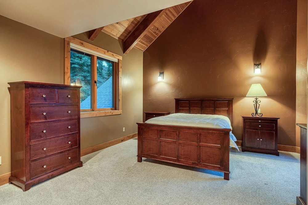 New Listing! Elegant , Tahoe Donner Amenities 4 Bedroom Home