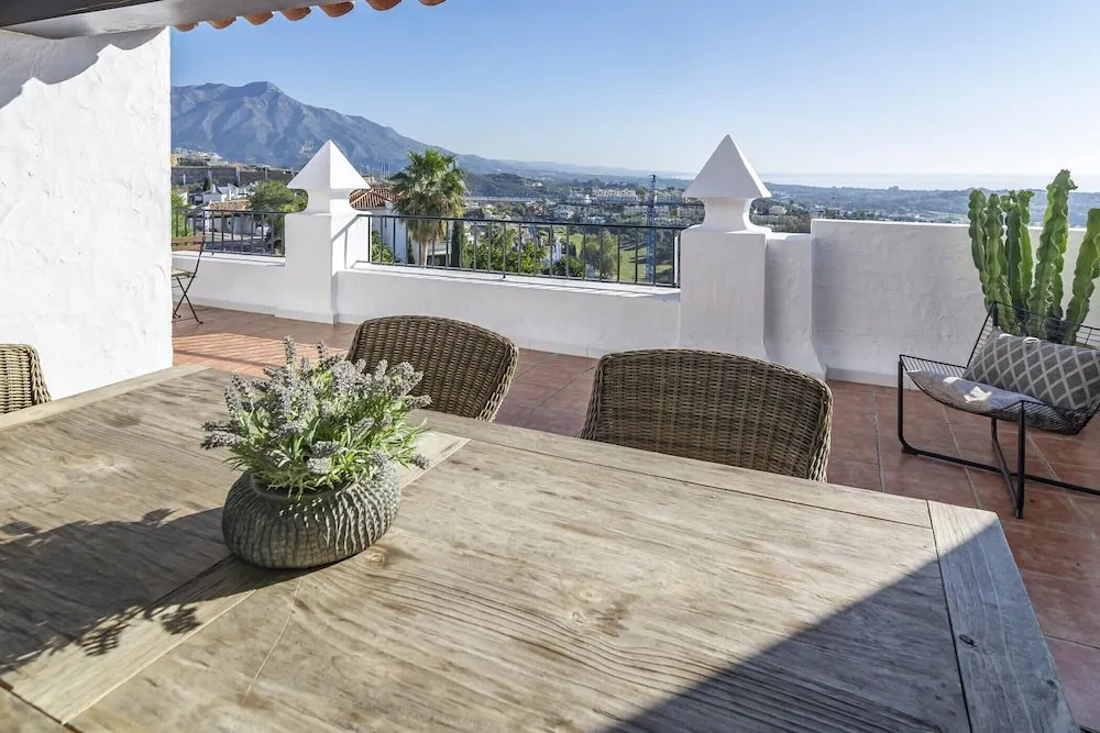 LCM - Modern 3 bedroom apt with stunning views