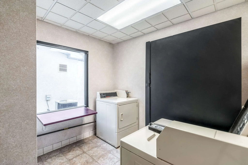 Econo Lodge Inn & Suites Middletown - Winchester South