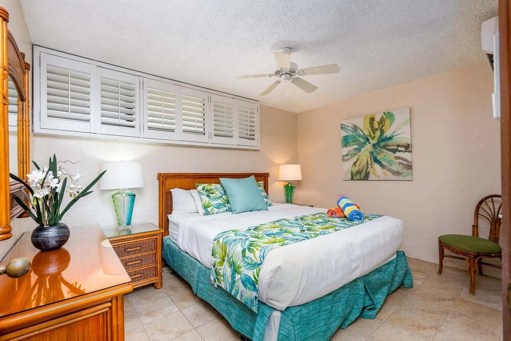 Papakea L207 Ocean Front 1 Bedroom 1 Condo by RedAwning