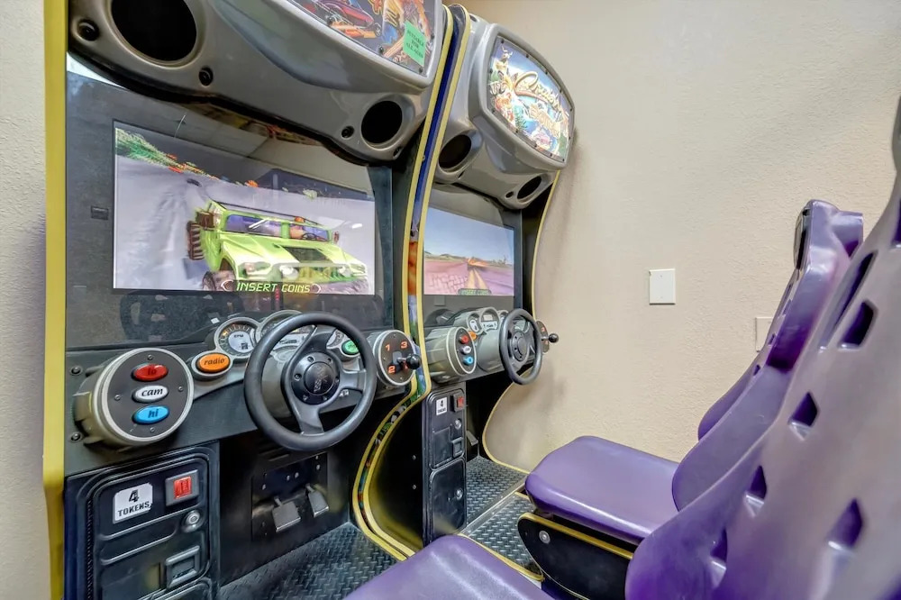8 Mins to Disney NO Resort Fees Free Park Shuttle