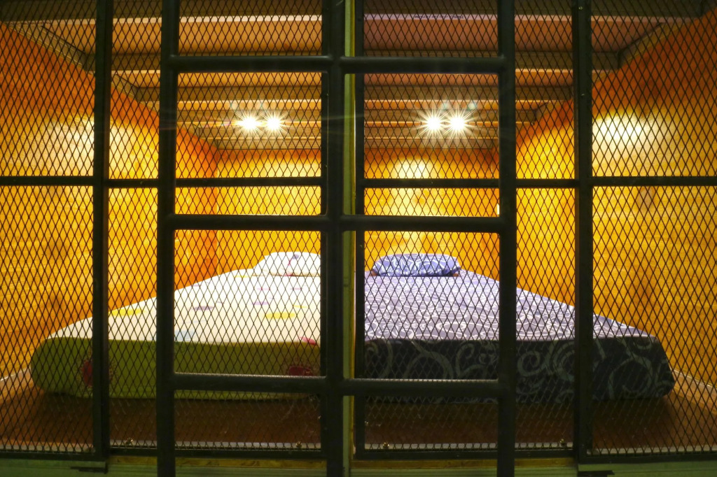 Kabin Kapsul Kayu jati I - Hostel
