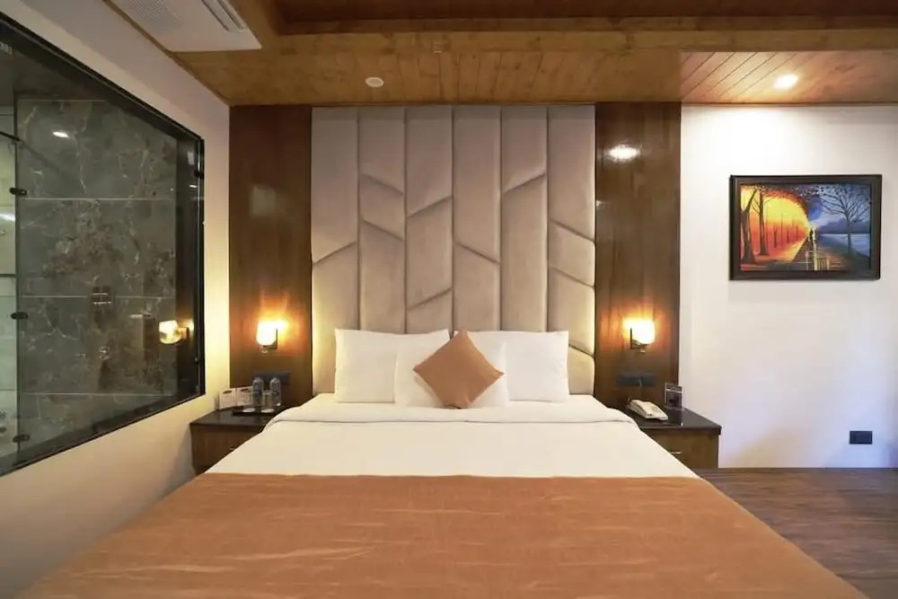 The Whitestone Inn & Suites Manali