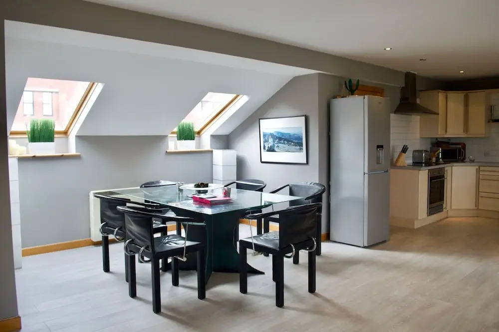 1 Bedroom Apartment With Balcony