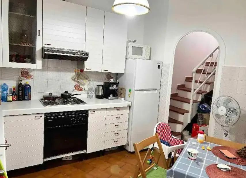 Cheerful Room, Sharing Kitchen in a Cosy Family Art House, Ideal for One Person Or Couple