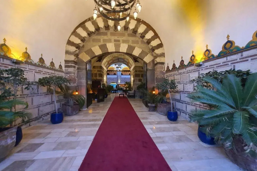 Cesme Kanuni Kervansaray Historical Hotel
