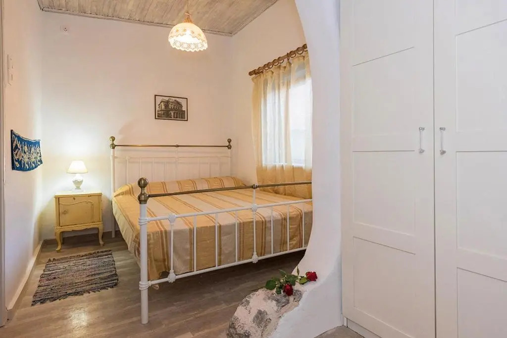 Villa Argo, Feakia