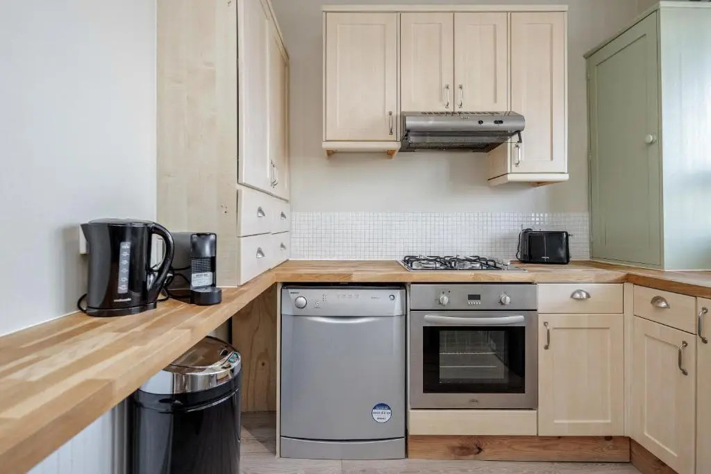 Perfect Location 2 Bed South Kensington Knightsbridge Chelsea with AC