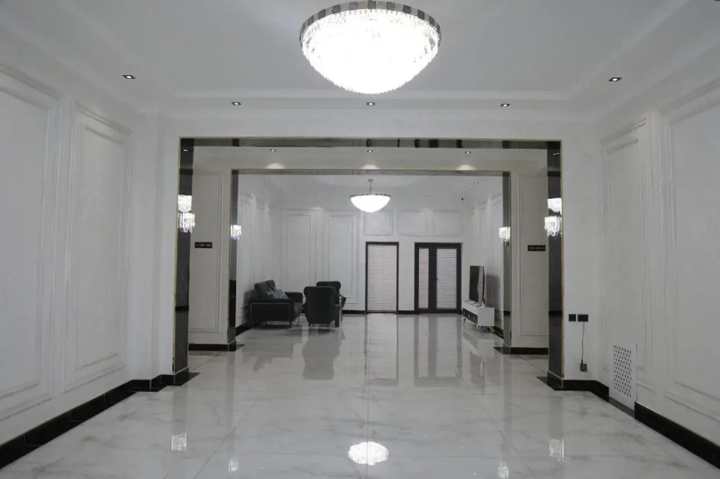 Status Hotel (Статус)