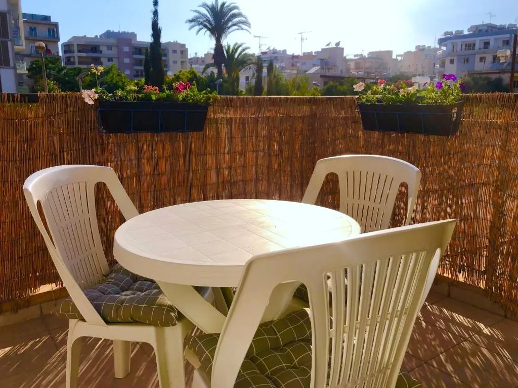 1 bedroom flat, prime location near sea, sleeps 4