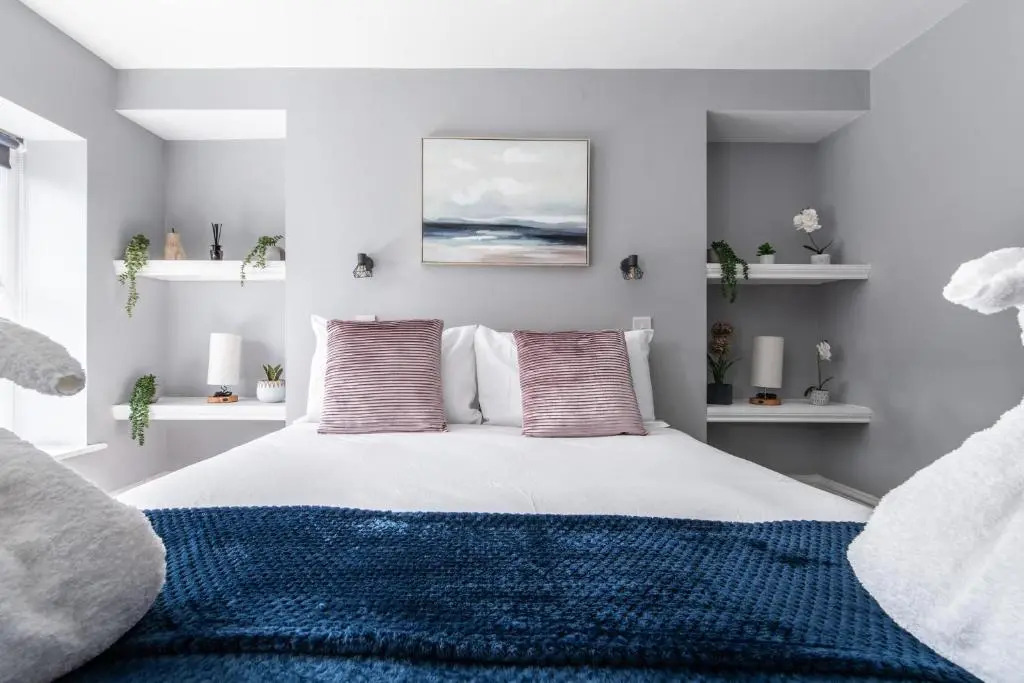 Lovely 2-bed double en-suite with Cathedral views