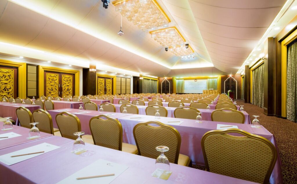 Aiyara Grand Hotel