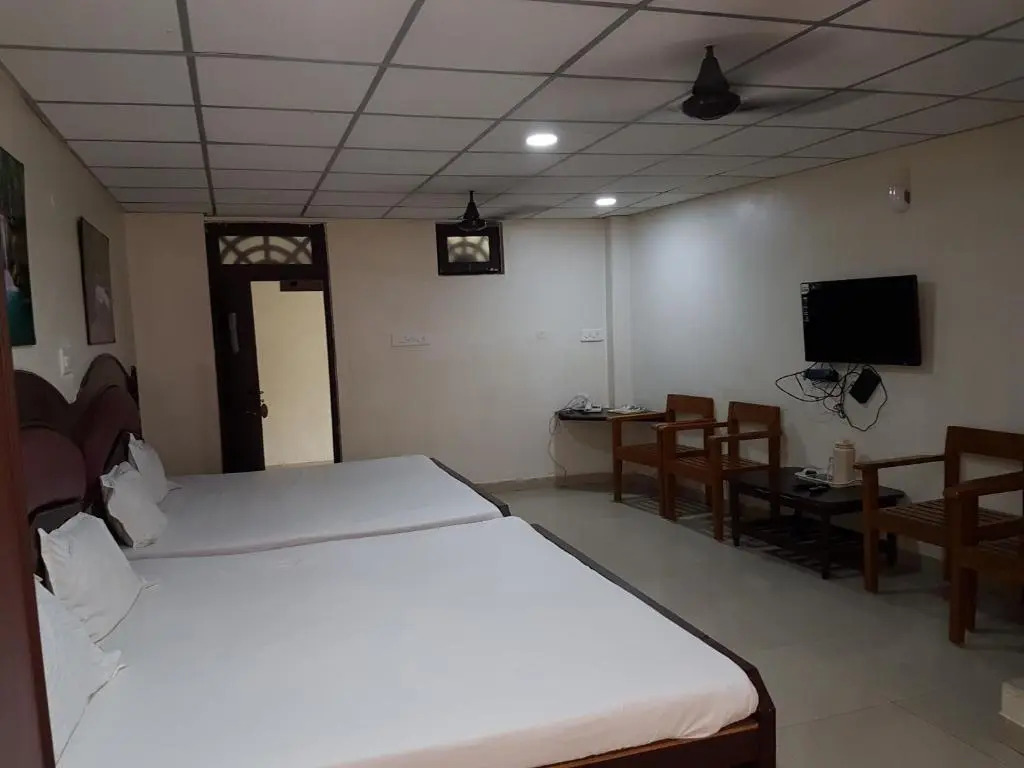 Hotel Sorrento Guest house Anna Nagar East Metro Shenoy Nagar metro budget monthly daily rooms