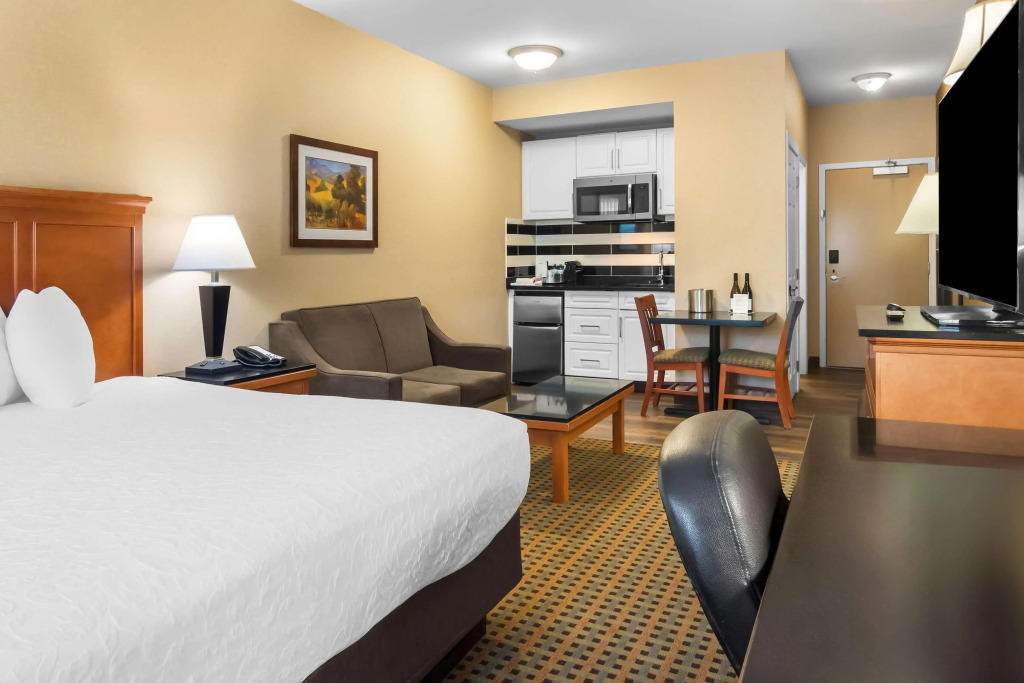 Best Western Plus Osoyoos Hotel & Suites