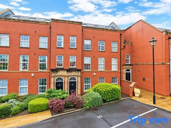 Free Parking | Families |Open plan | Contractors |
