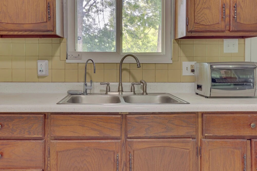 Cozy Youngstown Apartment w/ Central A/C + Heating