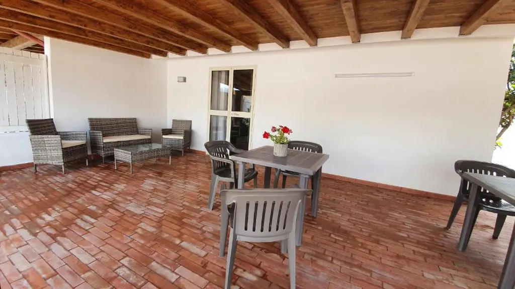 Arricàmpati Airport Rooms in Villa & RENT CAR