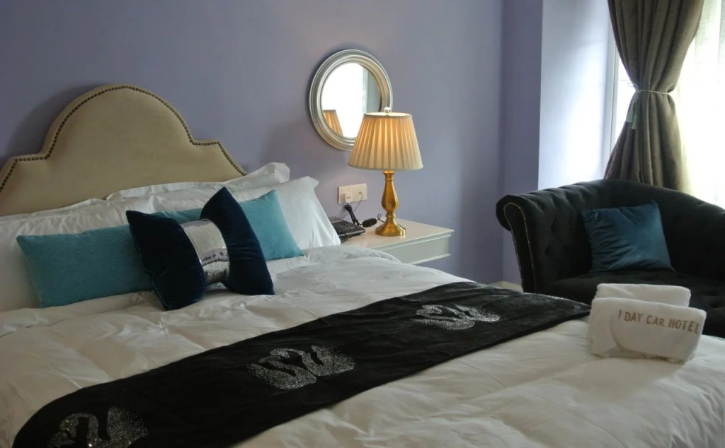 1 Day Car Hotel Station 18