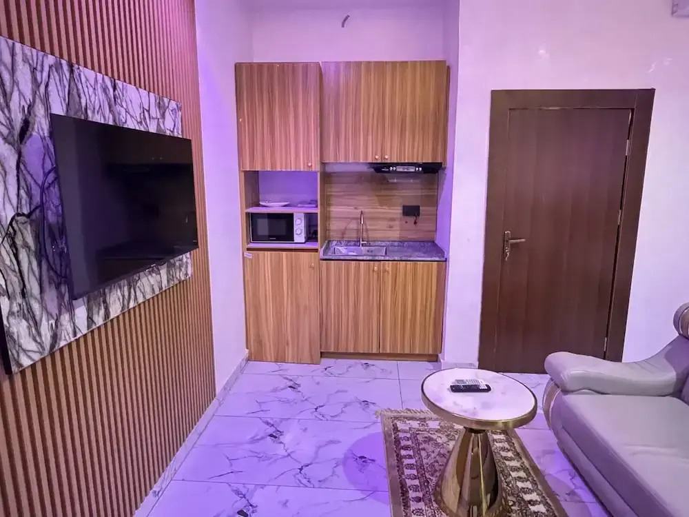 Silver Gate Hotel and Suites
